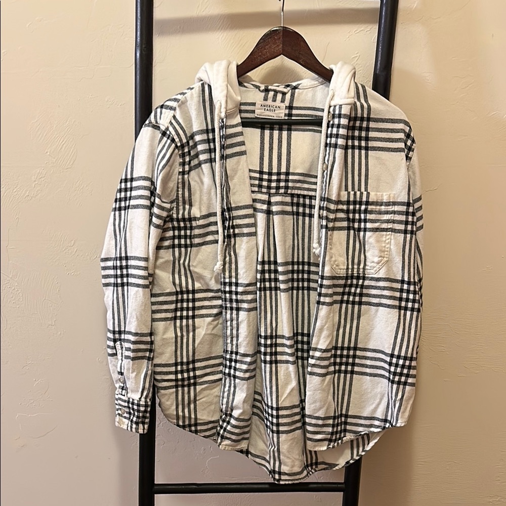 American Eagle Outfitters Black and White Plaid Button Down Shirt